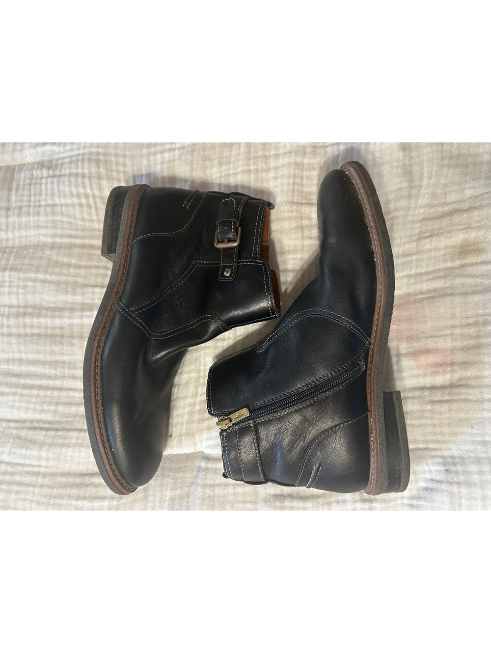 Pikolinos ALDAYA Leather ankle boots with side buckle